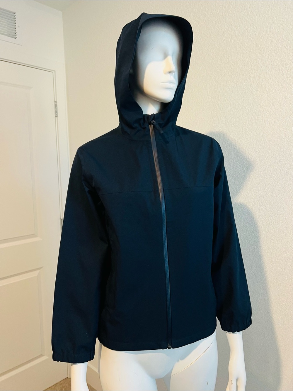 Uniqlo Men's Hooded Raincoat Jacket - Navy
